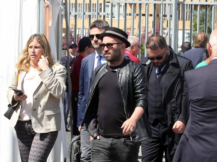 il cantante Giuliano Sangiorgi arriva all'aula bunker del carcere dell'Ucciardone per le celebrazioni del25simo anniversario della strage di Capaci a