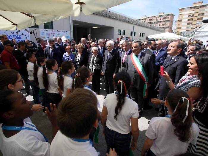Il presidente della Repubblica Sergio Mattarella ed il sindaco di Palermo Leoluca Orlando arrivano all'aula bunker del carcere dell'Ucciardone per le