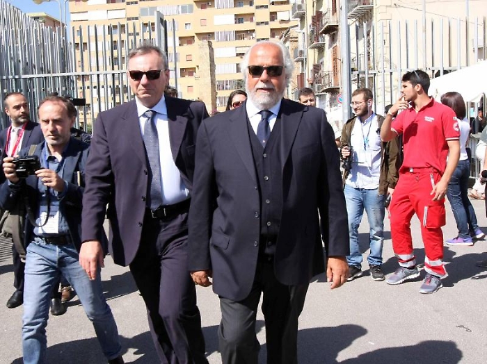 Il magistrato Alfredo Morvillo, fratello della moglie di Giovanni Falcone, arriva all'aula bunker del carcere dell'Ucciardone per le celebrazioni del