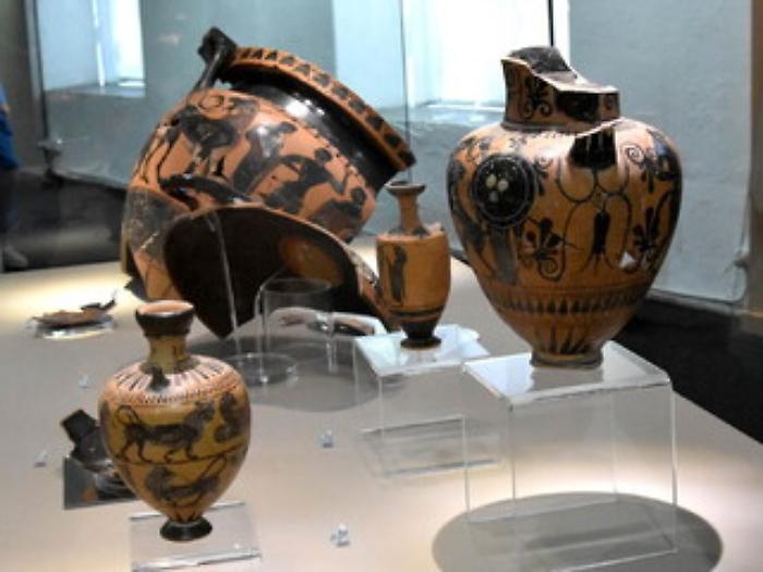 CATANIA 13/06/2017 : MOSTRA MANIFATTURA TABACCHICatania greca, vasi  ceramica attica a figura nera