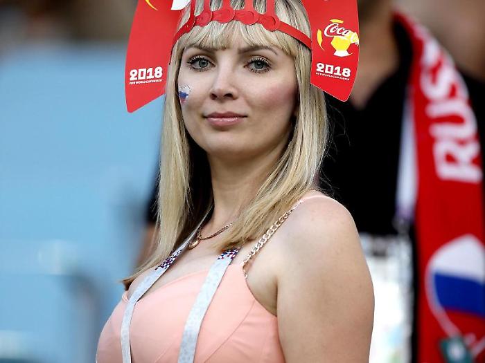 epa06871923 A fan of Russia before the FIFA World Cup 2018 quarter final soccer match between Russia and Croatia in Sochi, Russia, 07 July 2018.(
