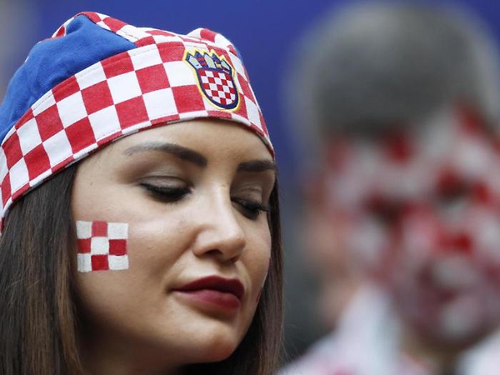 epa06890353 Supporters of Croatia before the FIFA World Cup 2018 final between France and Croatia in Moscow, Russia, 15 July 2018.(RESTRICTIONS A