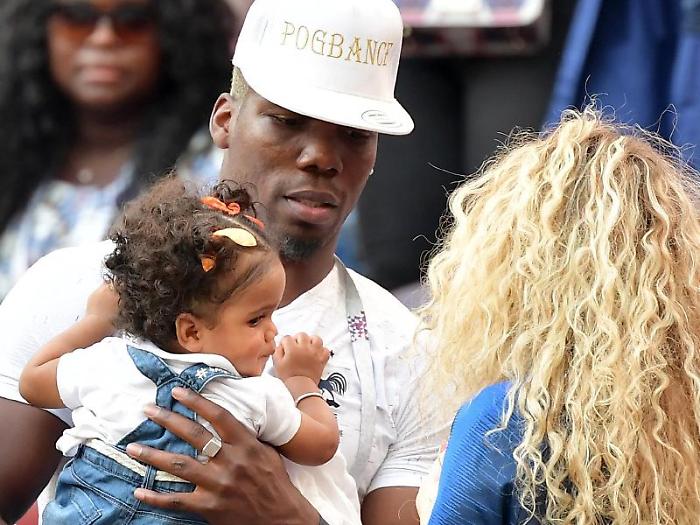 epa06890337 Florentin Pogba (C),  brother of Paul Pogba of France, arrives for the FIFA World Cup 2018 final between France and Croatia in Moscow, Ru