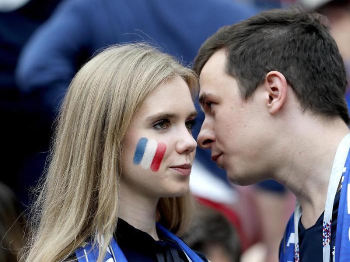epa06890283 France's fans before the FIFA World Cup 2018 final between France and Croatia in Moscow, Russia, 15 July 2018.(RESTRICTIONS APPLY: Ed