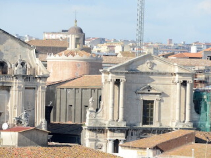 CATANIA 03/01/2017 : VISTA DI CATANIA DALLA CUPOLA DELLA BADIA SANT'AGATAa sinsitra la chiesa di San Benedetto e a destra la chiesa di san Francesc
