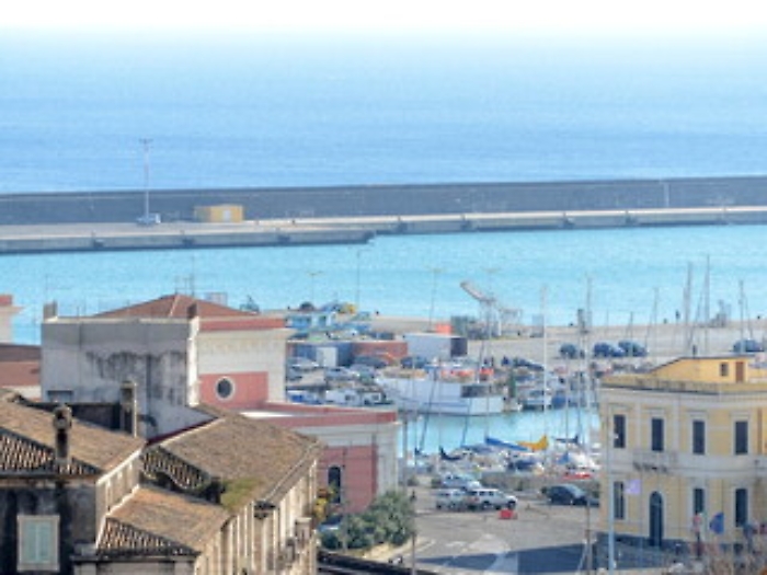 CATANIA 03/01/2017 : VISTA DI CATANIA DALLA CUPOLA DELLA BADIA SANT'AGATA il porto di catan ia dall'alto