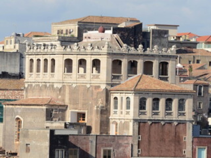 VISTA DI CATANIA DALLA CUPOLA DELLA BADIA SANT'AGATA La chiesa di San Giuliano vista dal retro