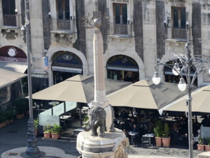 VISTA DI CATANIA DALLA CUPOLA DELLA BADIA SANT'AGATA, la fontana dell'Elefante, il Liotru