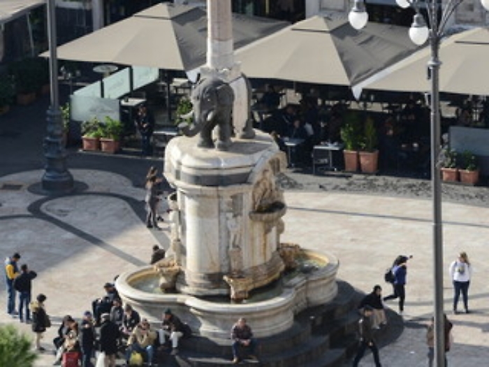 VISTA DI CATANIA DALLA CUPOLA DELLA BADIA SANT'AGATA, la fontana dell'elefante. il Liotru
