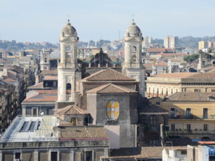 CATANIA 03/01/2017 : VISTA DI CATANIA DALLA CUPOLA DELLA BADIA SANT'AGATAIl retro della chiesa di San Francesco all'Immacolata , con i campanili, e