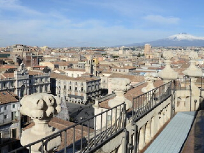 CATANIA 03/01/2017 : VISTA DI CATANIA DALLA CUPOLA DELLA BADIA SANT'AGATApiaza Universit&agrave; con la facciata della Collegiata, la cupola dei Minorti, 
