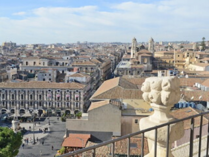 CATANIA 03/01/2017 : VISTA DI CATANIA DALLA CUPOLA DELLA BADIA SANT'AGATApiazza Duomo dall'altro con i campanili di San Francesco all'Immacolata e 