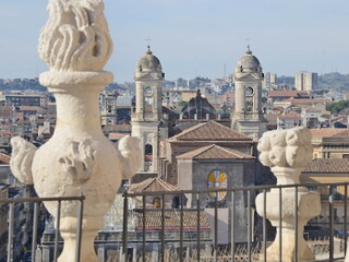 VISTA DI CATANIA DALLA CUPOLA DELLA BADIA SANT'AGATA, i campanili di San Francesco all'Immacolata visti dal retro