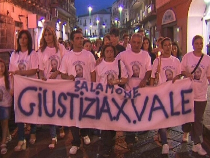 Una fiaccolata per chiedere giustizia per Valentina