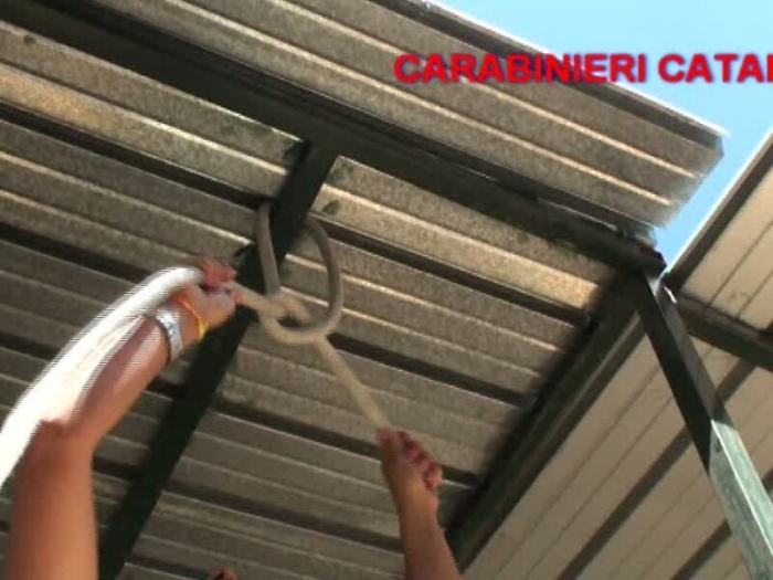 Cos&igrave; fu legata la corda alla quale fu trovata impiccata Valentina Salamone.