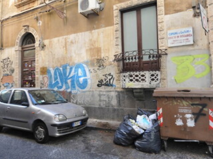 CATANIA 19/10/2016 : DECORO URBANO IN CENTRO STORICO