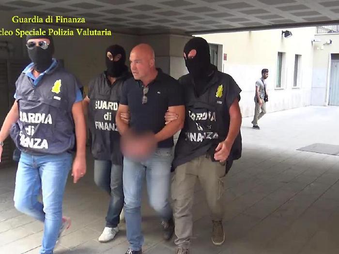 Un frame tratto dal video della Guardia di Finanza nell'ambito dell'operazione 'Delirio' che ha portato all'arresto di 24 persone al termine di una i