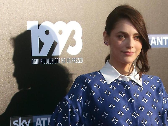 L'attrice Miriam Leone posa per i fotografi durante il photo call organizzato da Sky per la presentazione alla stampa della serie "1993, ogni rivoluz