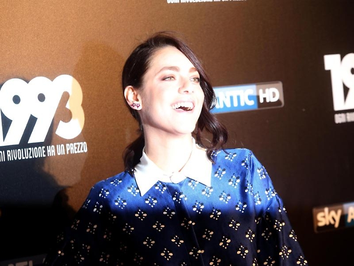 L'attrice Miriam Leone posa per i fotografi durante il photo call organizzato da Sky per la presentazione alla stampa della serie "1993, ogni rivoluz