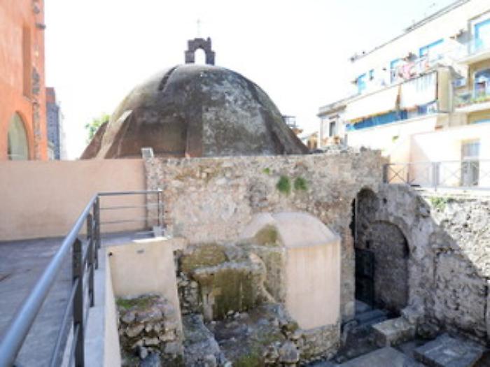 CATANIA 11/10/2016 : TERME ROTONDA, esterno lato Nord, emerso con il recente scavo dopo la demolizione dei ruderi che ricoprivano l'area. Questo &egrave; l'
