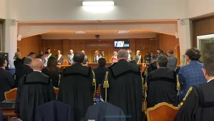 27049171-borsemp4_1620400195287