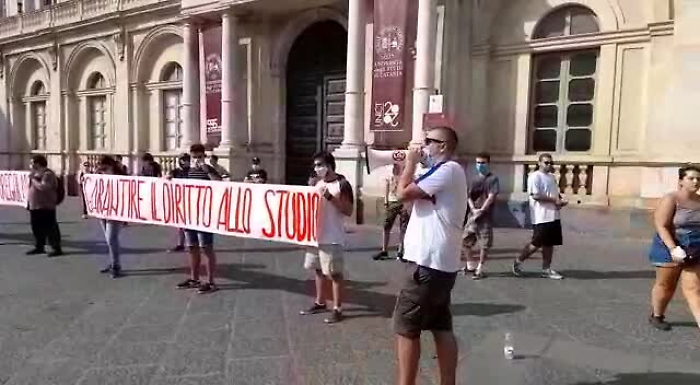 55900381-protestamp4_1620390425168