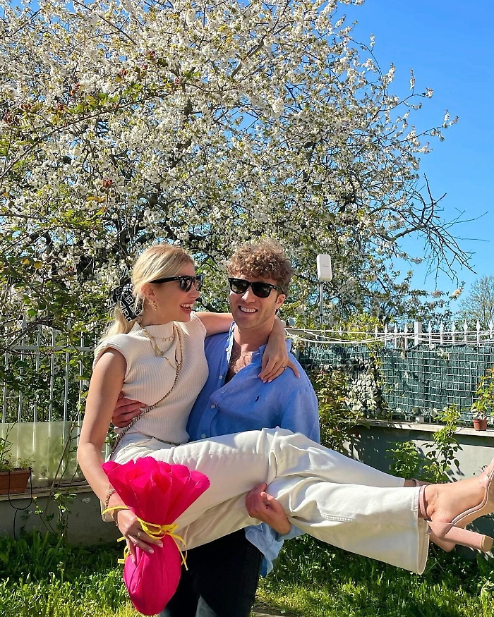 1617915644318_1620653349173