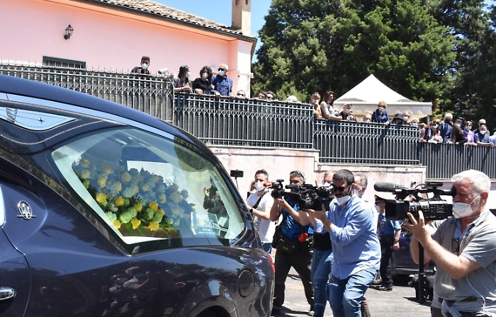 1621440190655_1623161000644