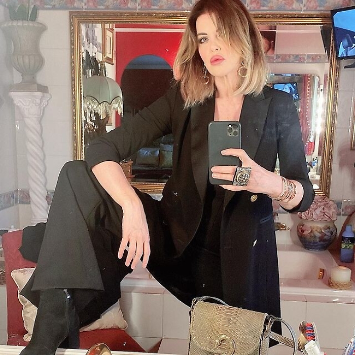 1622660067587_1623167659583