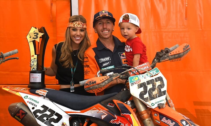 185655104-59a18fe2-ef92-4e61-881d-af2dc5cf8547