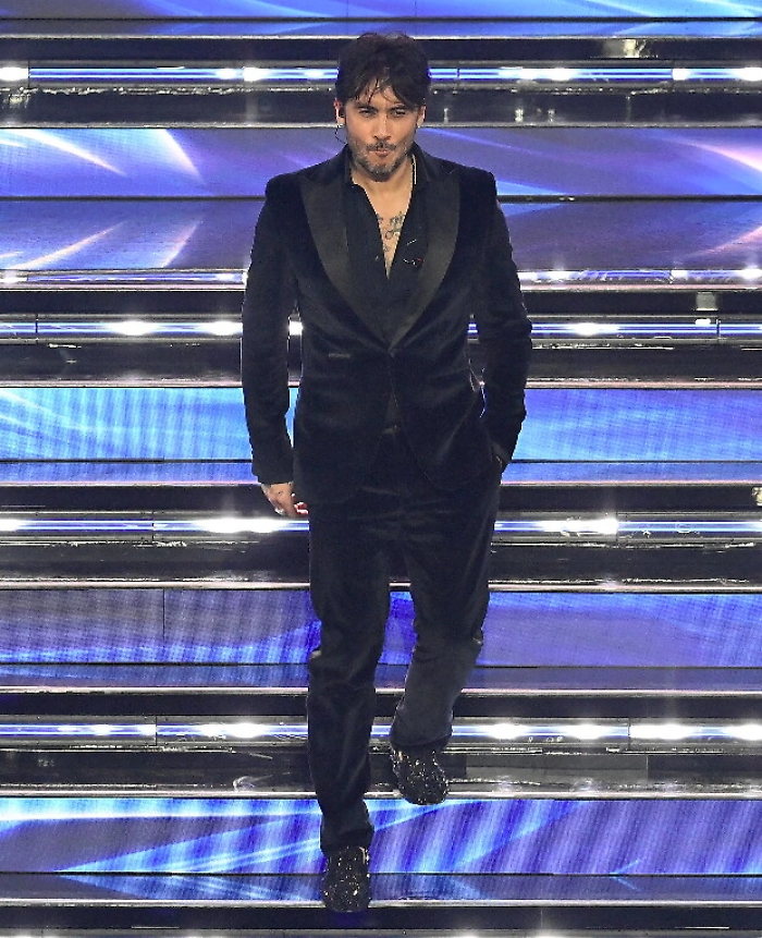 233049840-f66bdd1f-9bf8-459a-88fa-73e94b7b0951