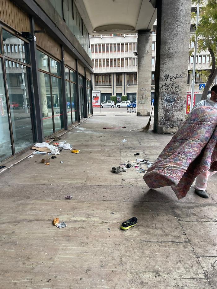 100102800-d0d4c3e7-c2af-4de8-9a99-493b8adf2e8b