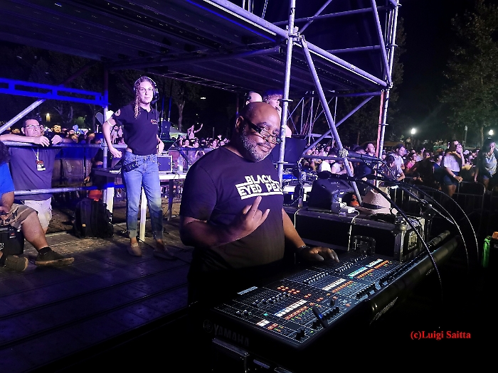 093904005-2b0d81d4-5963-4350-823d-f5a000baced1