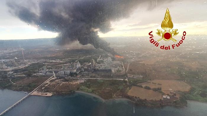 181858250-ee7f60cc-960e-4104-b9e3-8b8695802c70