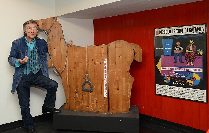 101745953-caaa03bf-c57d-44e9-a05a-887c778f611e