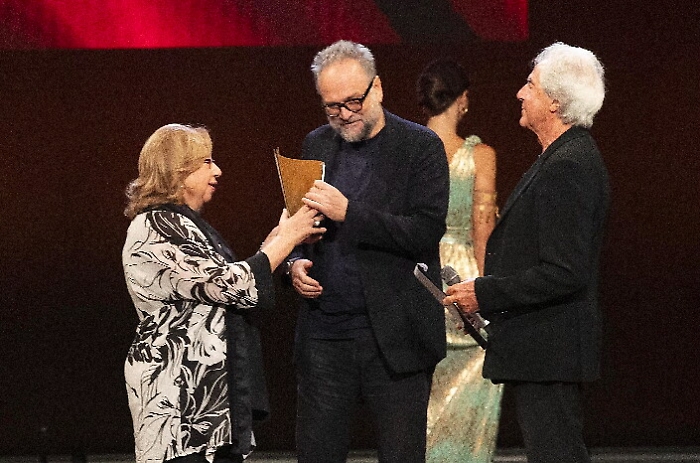 124749529-56fdefef-c4d7-4292-a664-ecc559482642