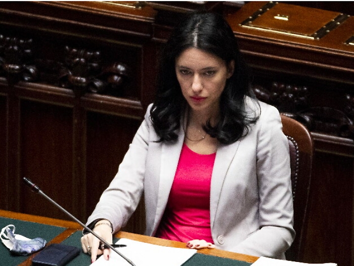 201721011-680b3d50-af23-4f59-ae3d-747d57f8a898