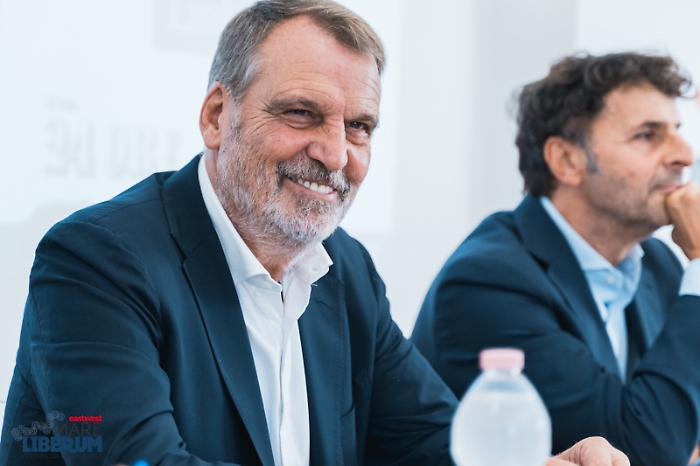 171103974-419d9b30-0384-42c2-8ae1-5439ac357f5f