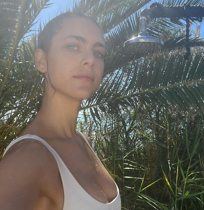 135850682-0f37ac80-285d-44f8-954f-44765fe552e9