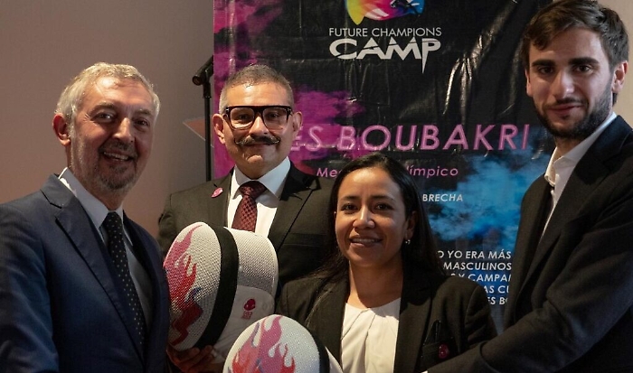 161652228-55705a68-ae2f-43df-8841-9683bae27273