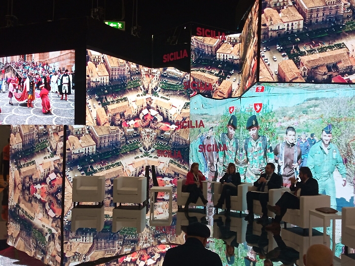 214114941-f326f633-4cbd-4ef3-af93-fc9829b5c0ba