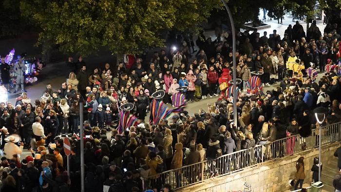 Fiaccolata-dellAmicizia-dallalto-orizzontale