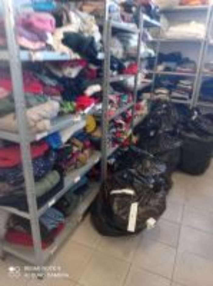 Acireale liceo archimede raccolta benefica scarpe per migranti