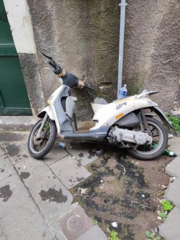 Catania, via Buda: degrado e anarchia
