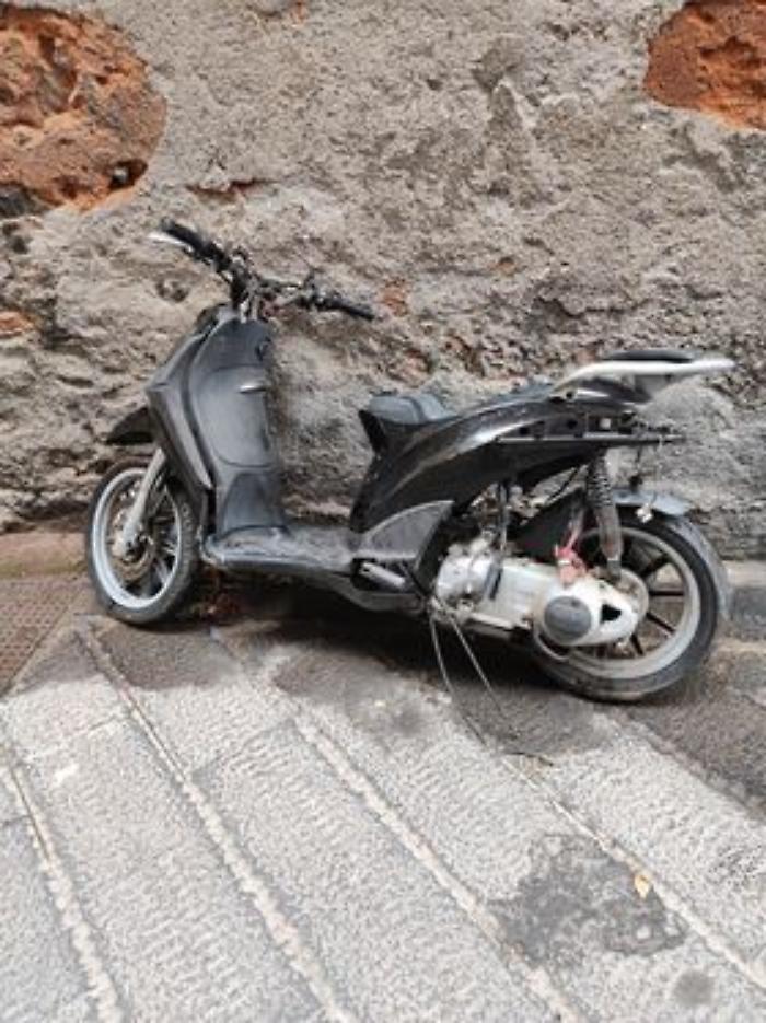 Catania, via Buda: degrado e anarchia