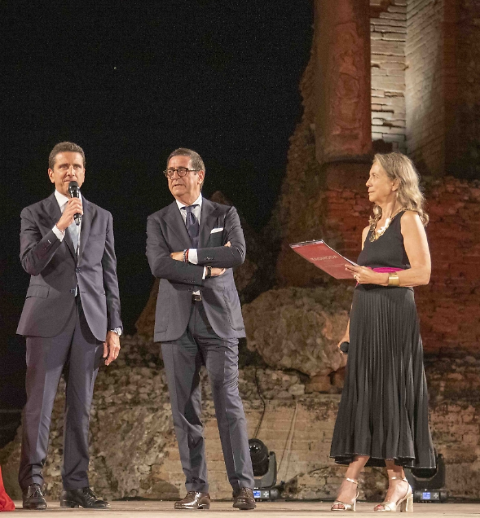 ANTONIO-DE-MATTEIS-A.D.-KITON-E-PRESIDENTE-PITTI-IMMAGINE-GIOVANNI-BOZZETTI-VICEPRESIDENTE-CONFINDUSTRIA-CISAMBIENTE-CINZIA-MALVINI-PRESENTATRICE