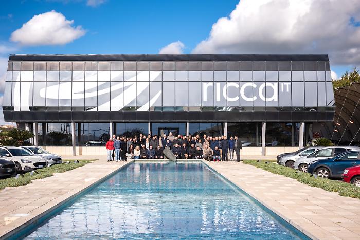 Ricca-IT-persone-facciata-1