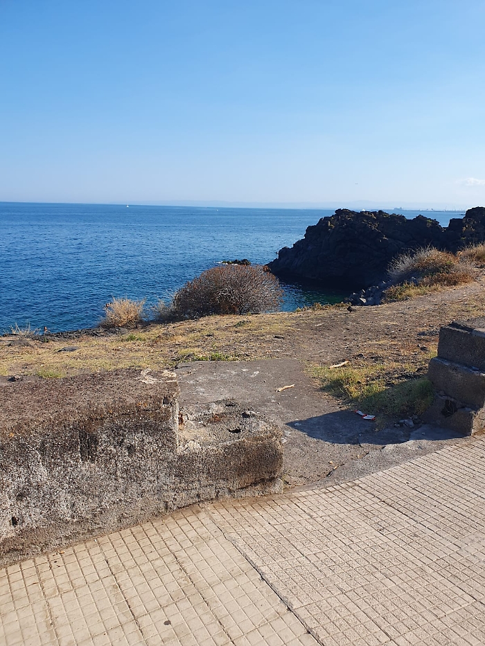 la via Acicastello da Catania per il Paese di Aci Castello