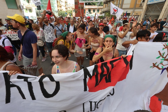 Borsellino, partito corteo al grido 'fuori mafia dallo Stato'