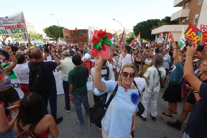 Borsellino, partito corteo al grido 'fuori mafia dallo Stato'